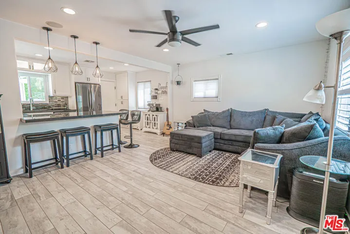 7044 Garden Grove Avenue, Los Angeles, California 91335 — photo 4