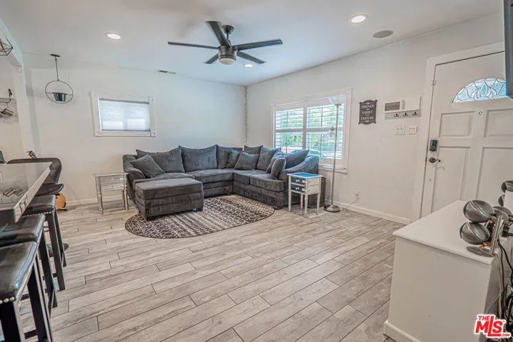 7044 Garden Grove Avenue, Los Angeles, California 91335 — photo 5