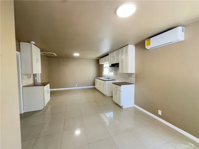 802 E 111th Drive, Los Angeles, California 90059 — photo 5