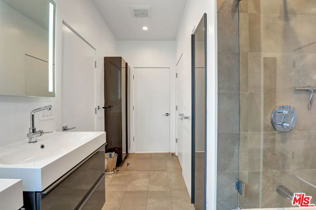 Spa-like primary bath with gla Spa-like primary bath with gla