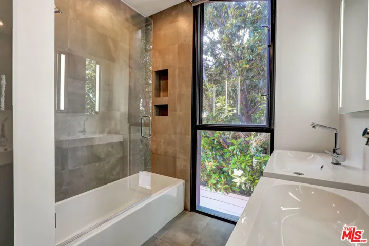 Spa-like primary bath with gla