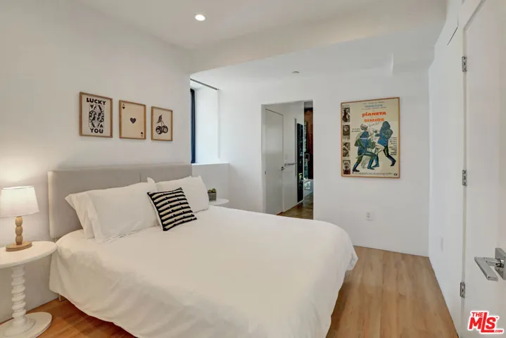 Bright guest bedroom with gall