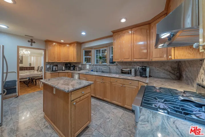 516 N Crescent Heights Boulevard, Los Angeles, California 90048 — photo 5