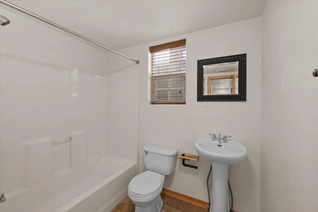 027_Downstair Guest Bath 027_Downstair Guest Bath