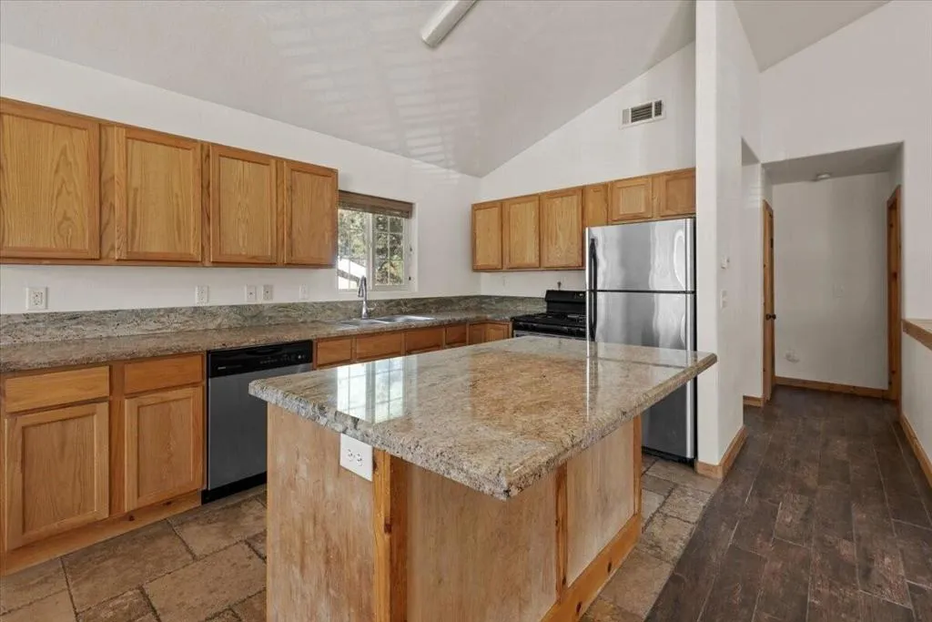 009_Kitchen with Granite Counters 009_Kitchen with Granite Counters