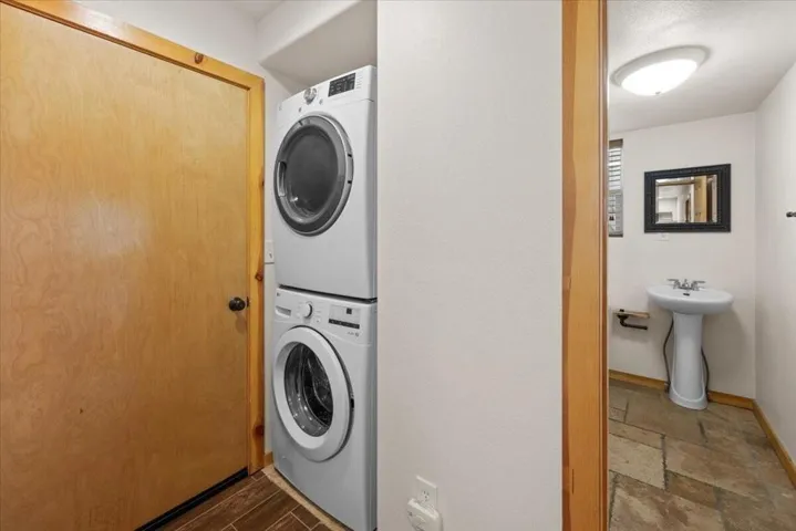 030_Laundry Area