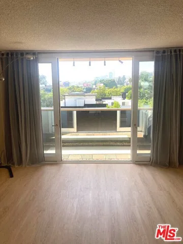 Liv Room /Balcony/ View