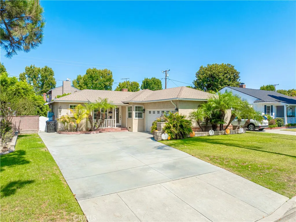 Front Exterior & Driveway