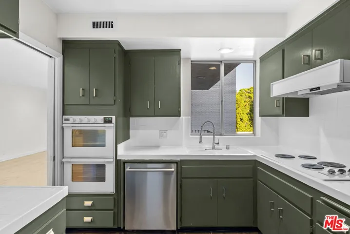 7309 Franklin Avenue 306, Los Angeles, California 90046 — photo 5