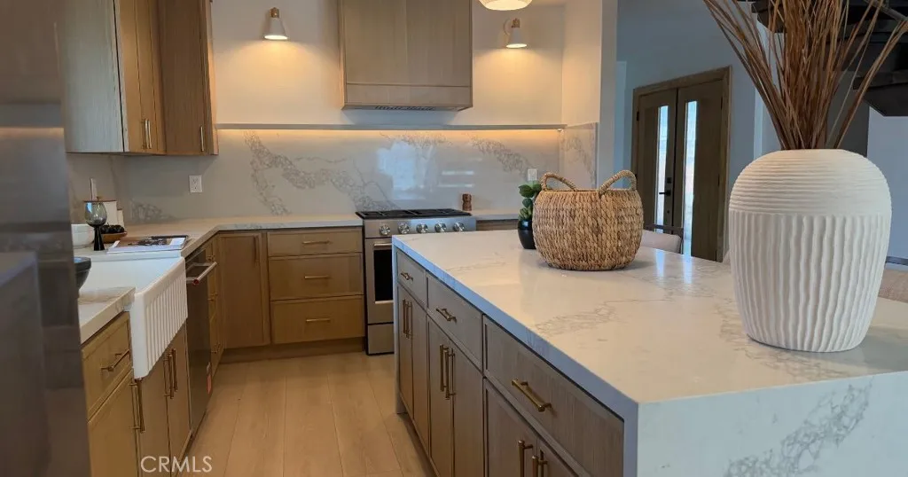 Kitchen & Island