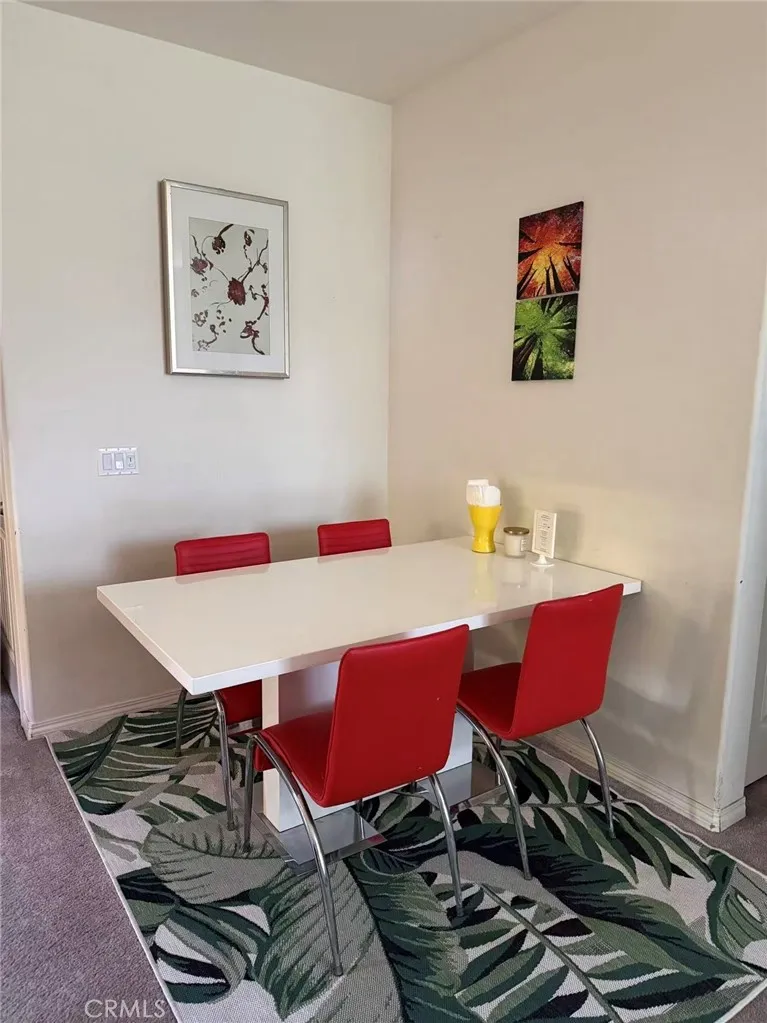 Dining Area Dining Area