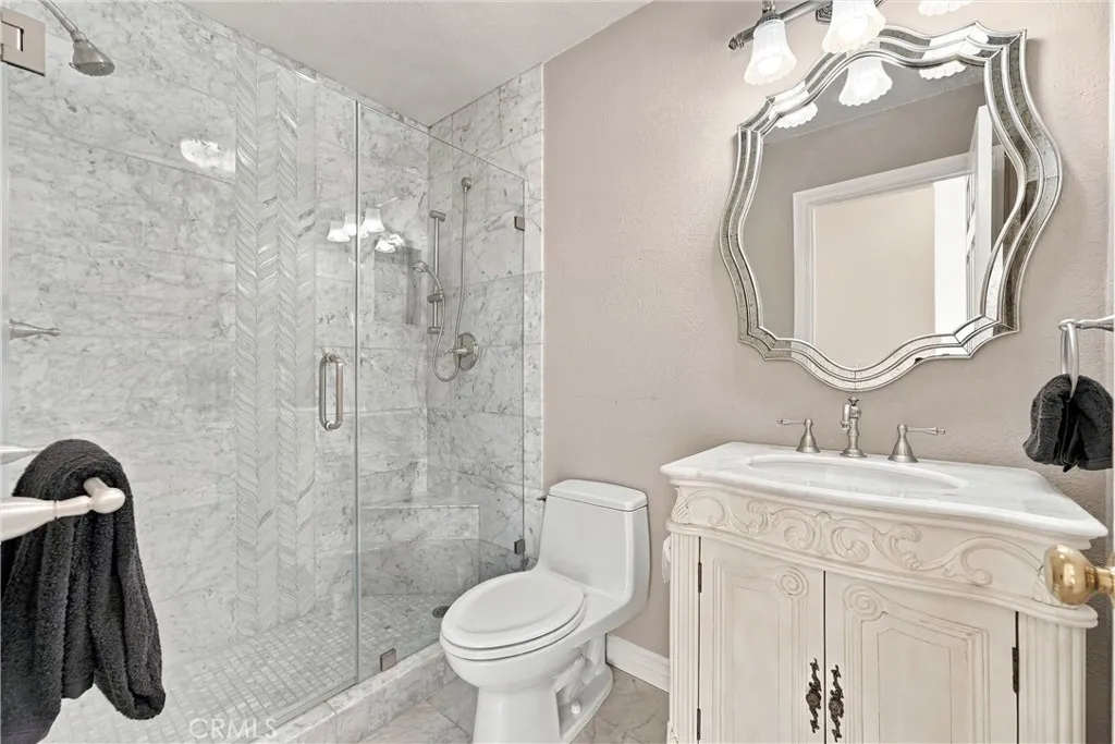 Downstairs full-bathroom, tastefully remodeled, with two separate shower heads. Downstairs full-bathroom, tastefully remodeled, with two separate shower heads.