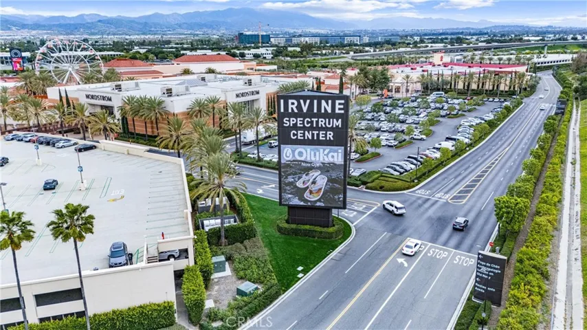Close to major shopping and dining centers