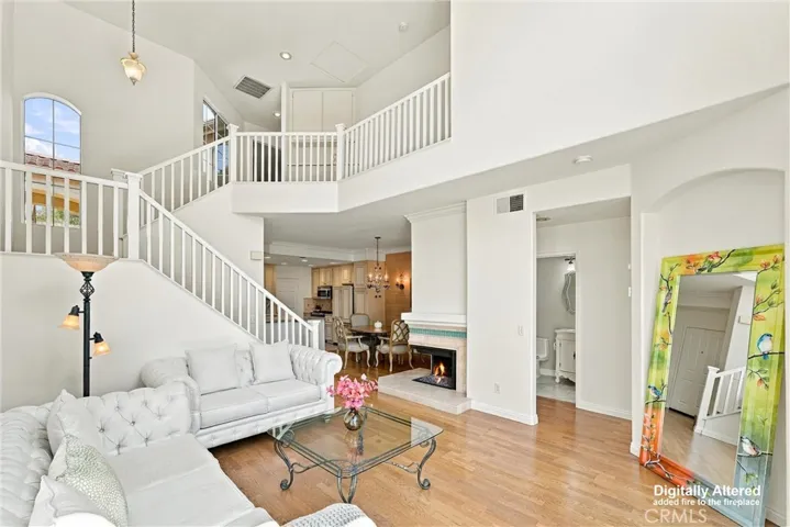 Open Floor Plan, 2-story high ceilings