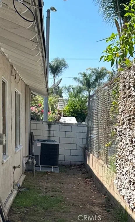 Side yard showing AC unit Side yard showing AC unit