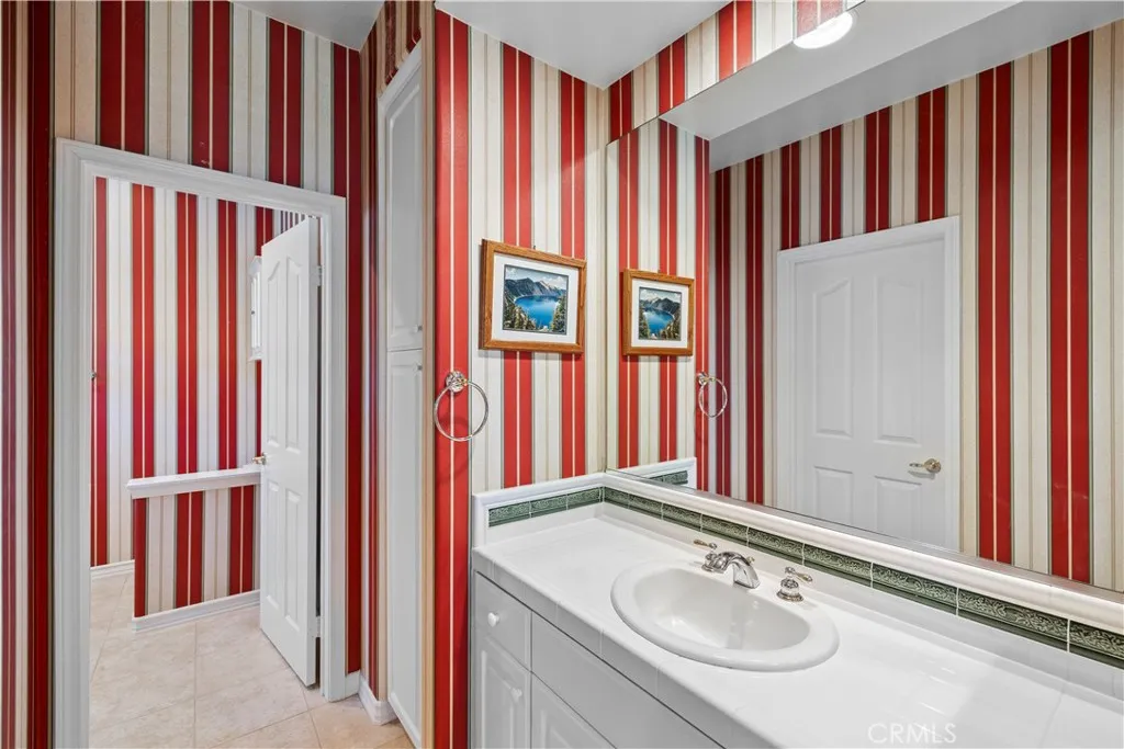 Beautifully Upgraded En-Suite Full Bath. Beautifully Upgraded En-Suite Full Bath.