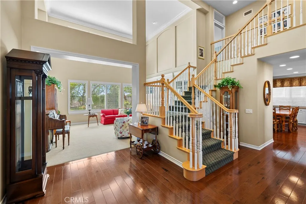 Soaring Ceilings provide Gorgeous Natural Lighting. Soaring Ceilings provide Gorgeous Natural Lighting.