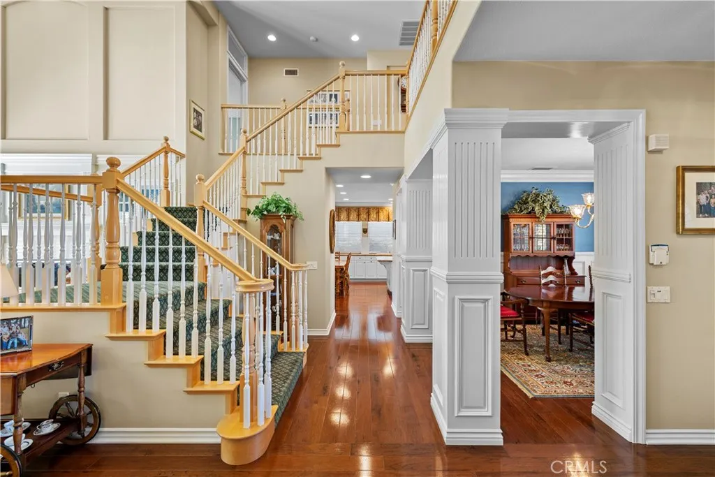 Elegant Engineered Hardwood Flooring Throughout (With No Interior Steps on the Main Floor). Elegant Engineered Hardwood Flooring Throughout (With No Interior Steps on the Main Floor).