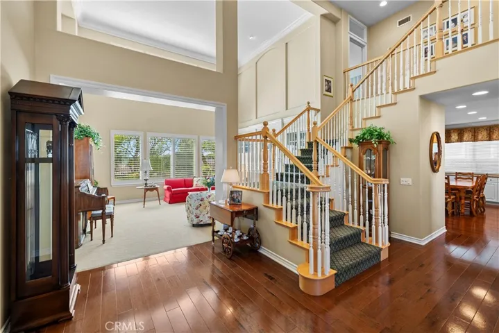 Soaring Ceilings provide Gorgeous Natural Lighting.