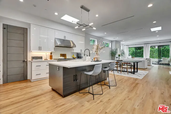 4203 Saugus Avenue, Los Angeles, California 91403 — photo 5
