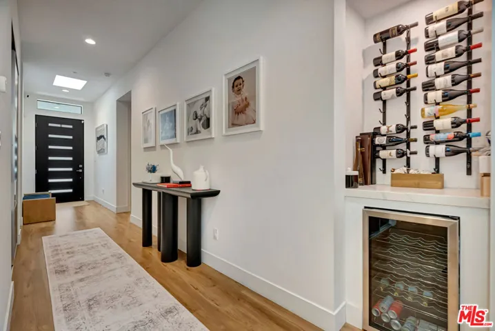 4203 Saugus Avenue, Los Angeles, California 91403 — photo 4
