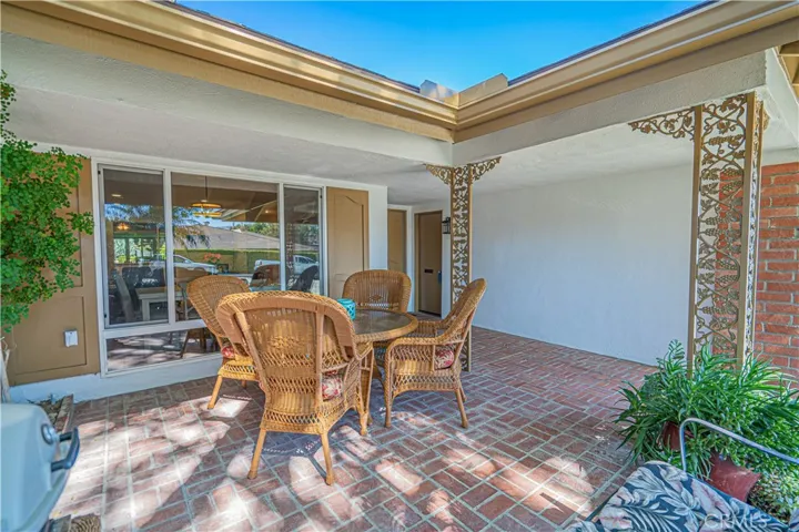 26811 Oak Branch Circle, Newhall, California 91321 — photo 4