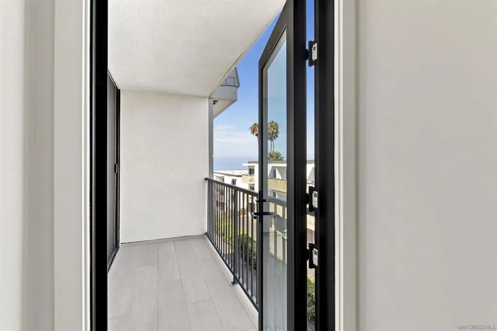 Side balcony with access from both bedrooms Side balcony with access from both bedrooms