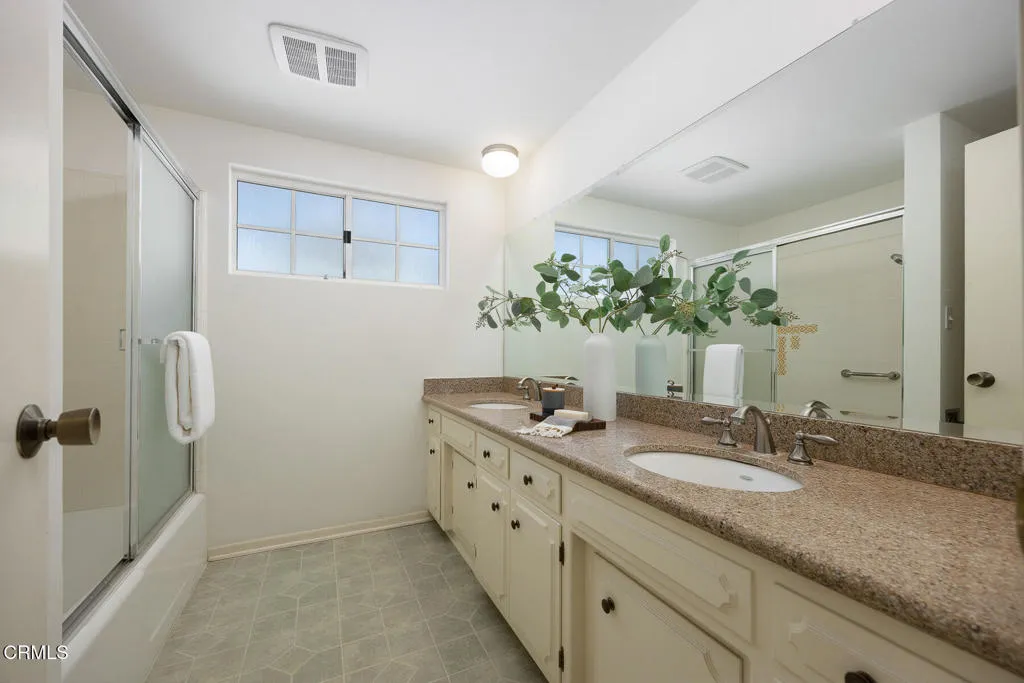 Hallway Full Bath