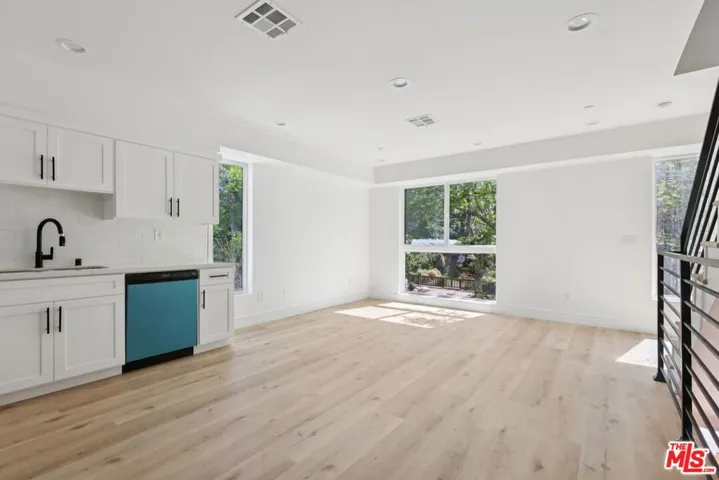 2111 Holly Drive, Los Angeles, California 90068 — photo 4