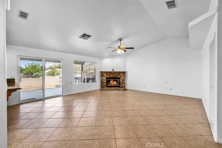 8469 Deer, Yucca Valley, California 92284 — photo 4