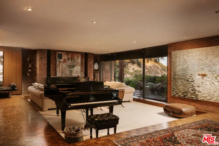 9225 Nightingale Drive, Los Angeles, California 90069 — photo 5