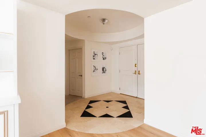 121 N Almont Drive 304, Beverly Hills, California 90211 — photo 4