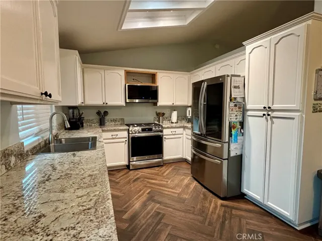18618 St Vine, Hesperia, California 92345 — photo 5