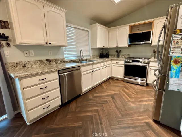 18618 St Vine, Hesperia, California 92345 — photo 4