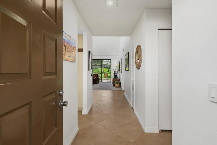 76495 Daffodil - Front Entry