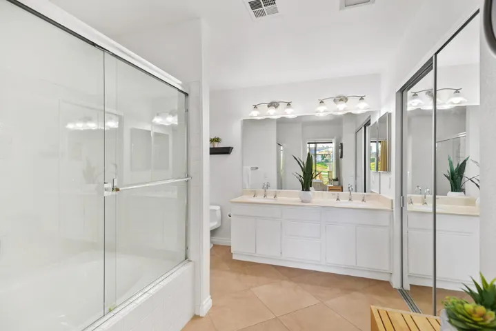 76495 Daffodil - Primary Bdrm Bathrm