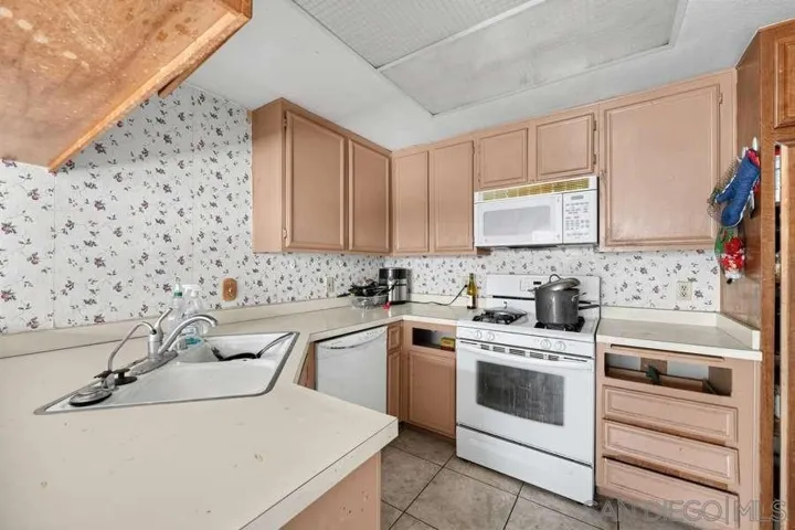 1382 Trenton 5, San Jacinto, California 92583 — photo 5