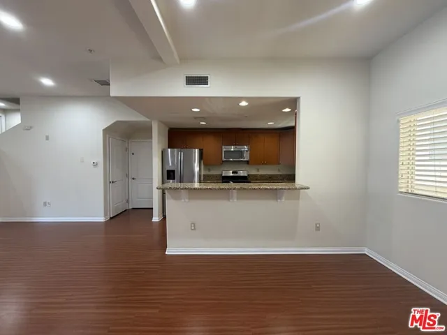 15024 Magnolia Boulevard 102, Los Angeles, California 91403 — photo 4