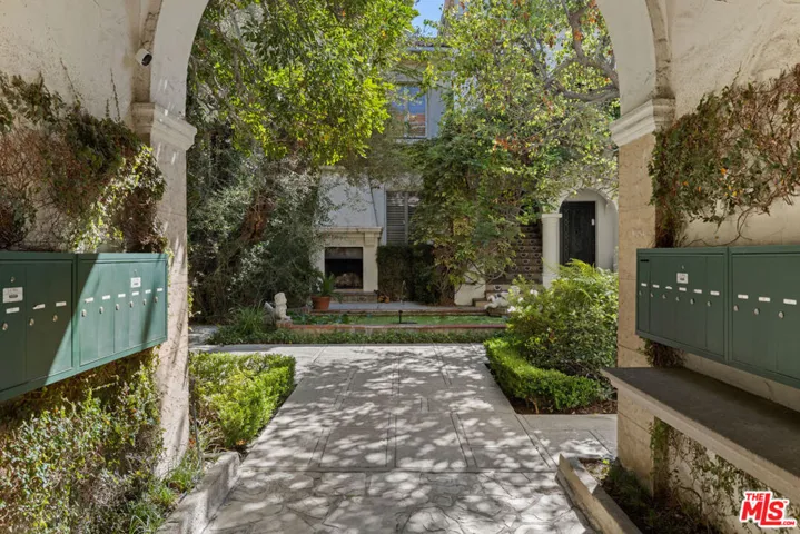 450 N Sycamore Avenue 4, Los Angeles, California 90036 — photo 4
