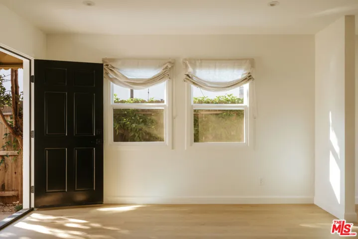 244 Dimmick Avenue, Los Angeles, California 90291 — photo 4