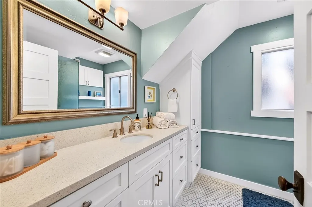 Third full bath downstairs. Third full bath downstairs.