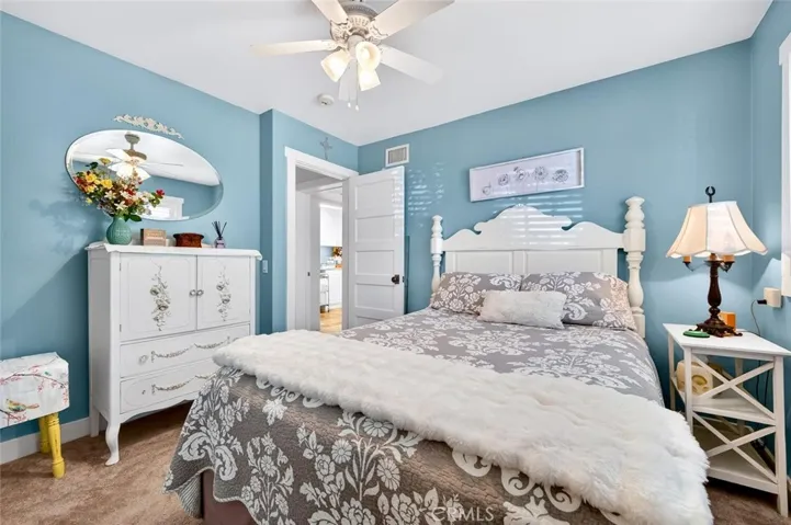 Second bedroom.