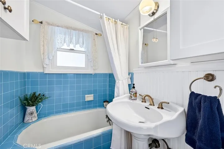 Full guest bath off the main living area.