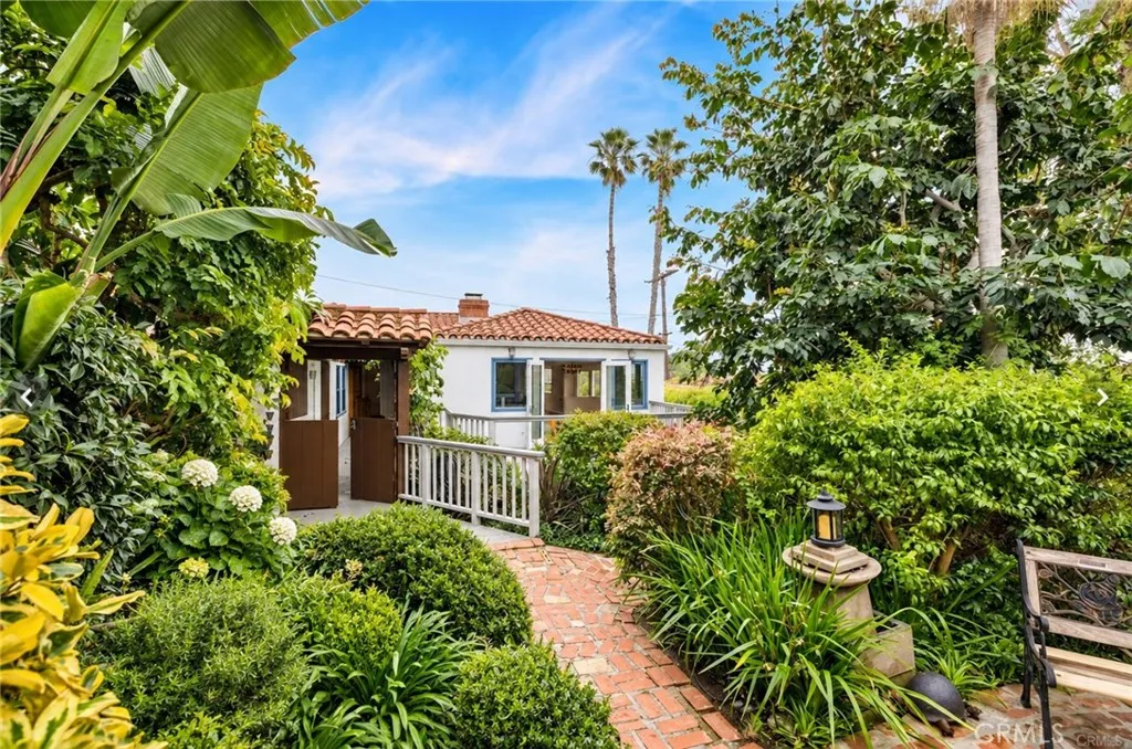 Welcome to 227 Ledroit in North Laguna Beach Welcome to 227 Ledroit in North Laguna Beach