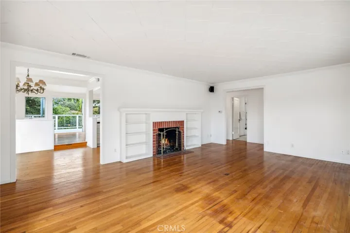 Kitchen leading to livingroom