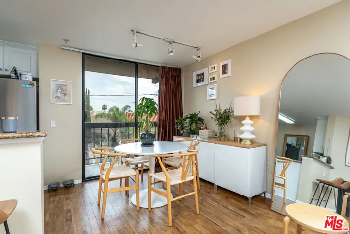 7320 Hawthorn Avenue 121, Los Angeles, California 90046 — photo 4