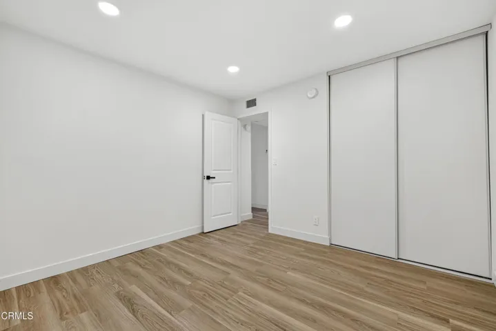 22330 Victory Boulevard 604, Los Angeles, California 91367 — photo 5