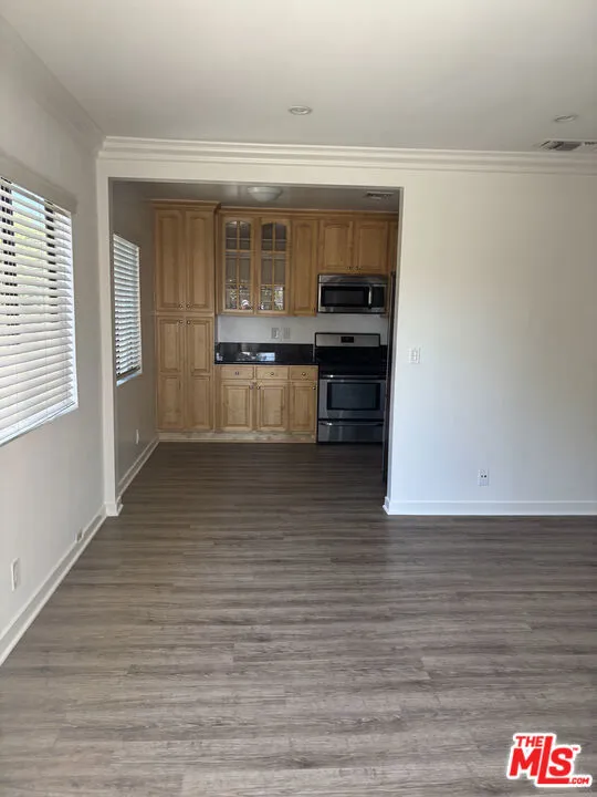Living to Kitchen Living to Kitchen