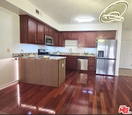 1025 Dewey Avenue 205, Los Angeles, California 90006 — photo 4