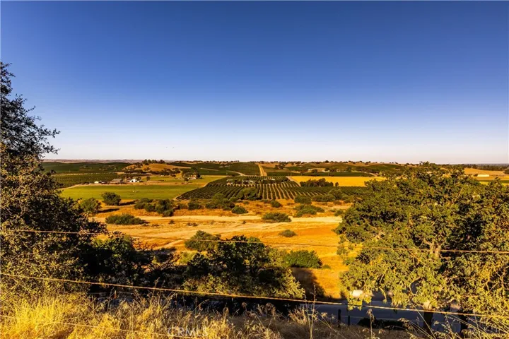7485 Monterey, Paso Robles, California 93446 — photo 5
